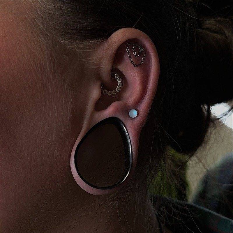 Nostril piercing, titánový piercingový šperk