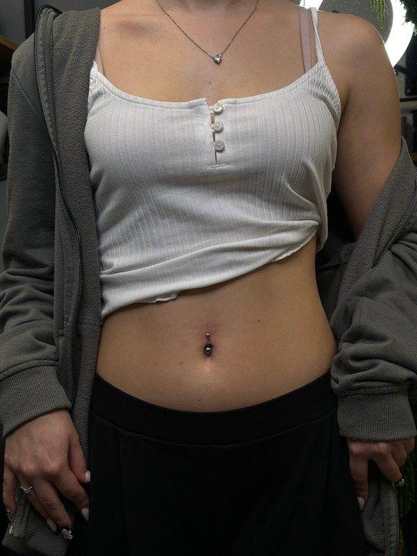 Nostril piercing s kamienkom