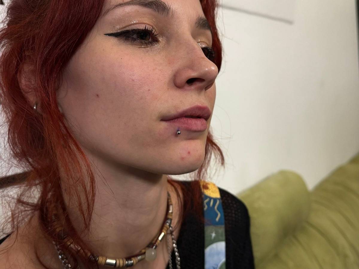Piercing pupka, zlatý šperk