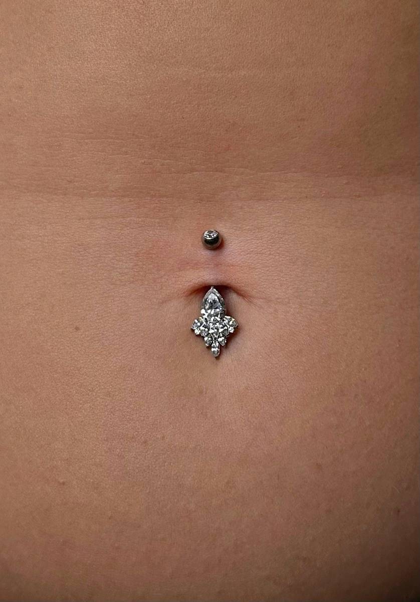 Helix a daith so zlatou retiazkou, styling šperkov