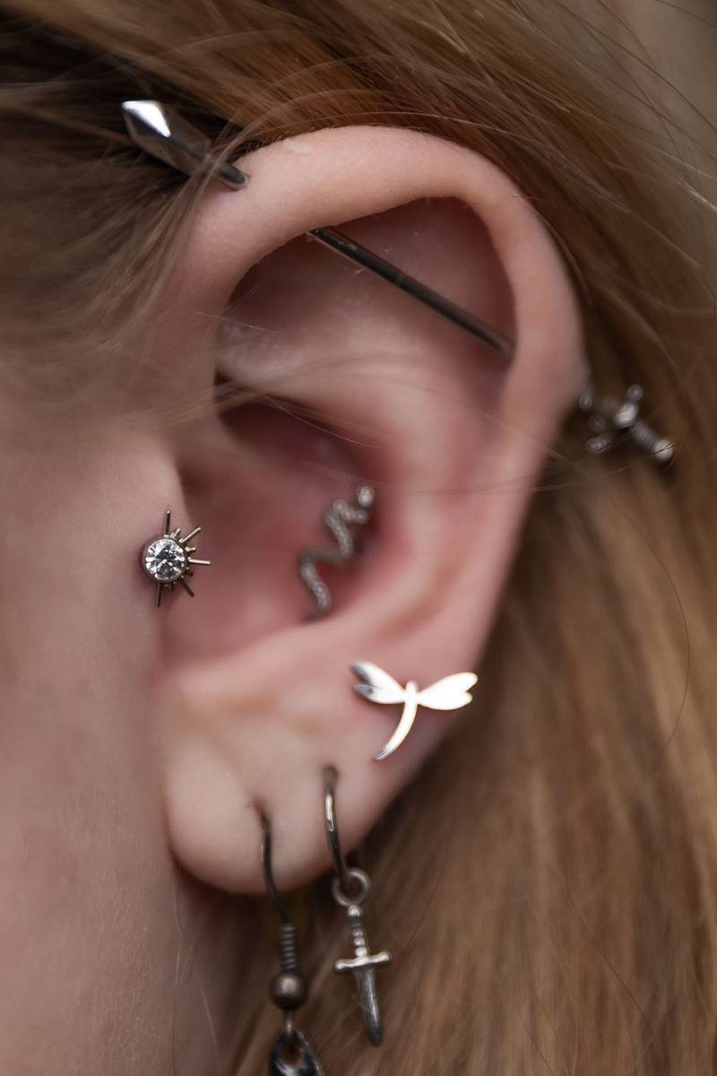Industriál a piercingový projekt ucha, SARA Bodypiercing