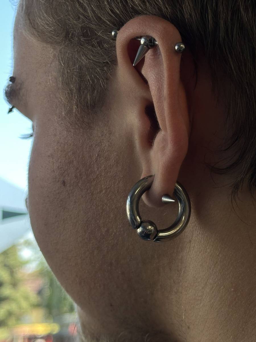 Big gauge piercing a helix, piercingové štúdio Poprad