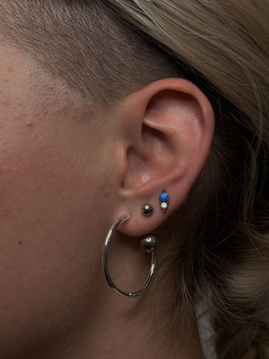 Lalok a helix, piercingový projekt, SARA Bodypiercing